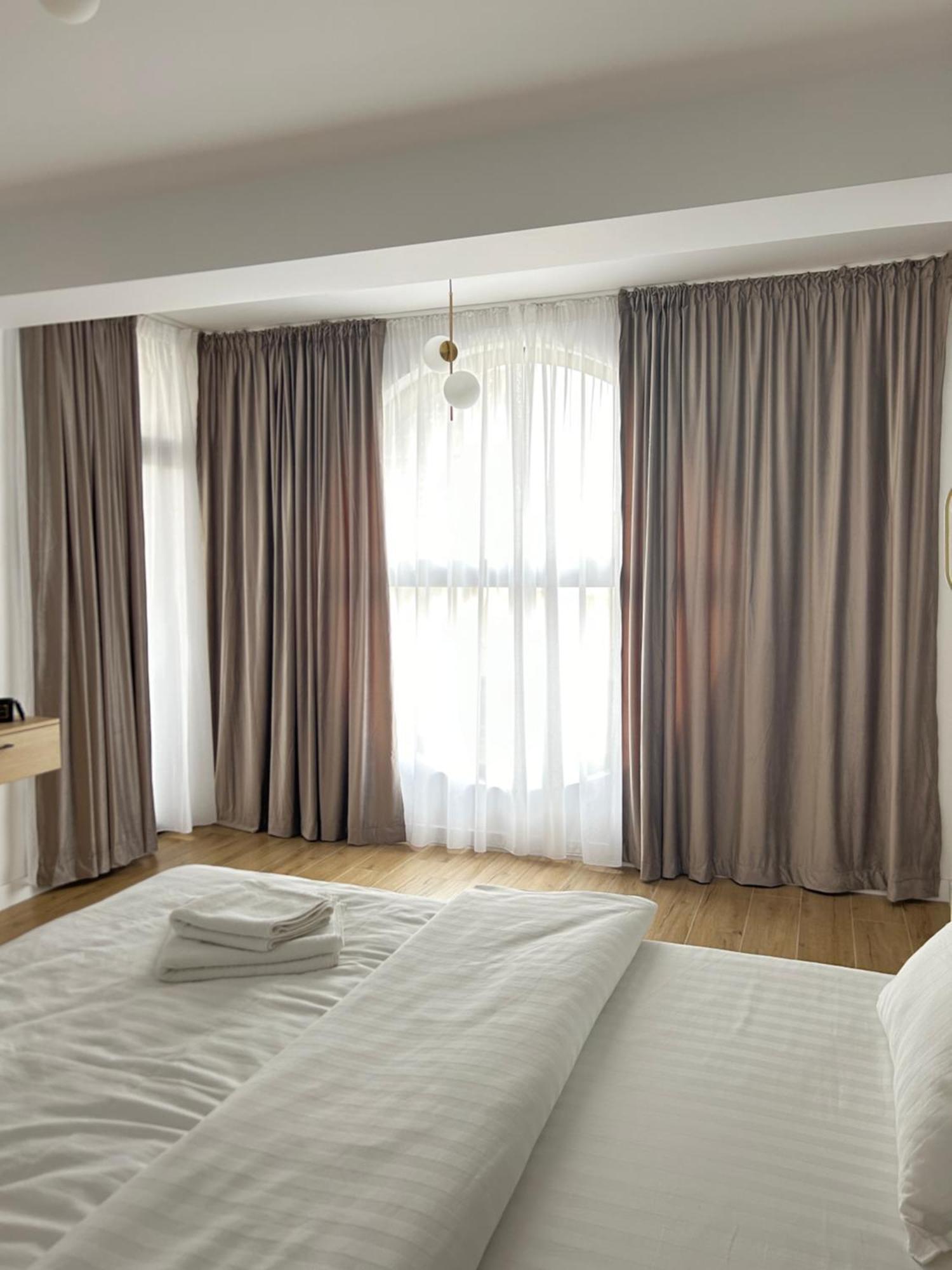 Mirror Apartments ซาตูมาเร ภายนอก รูปภาพ